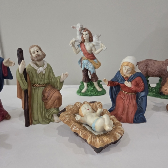 Vintage Caffco Nativity Set 9 Pieces Hand Painted Porcelain - Picture 7 of 16
